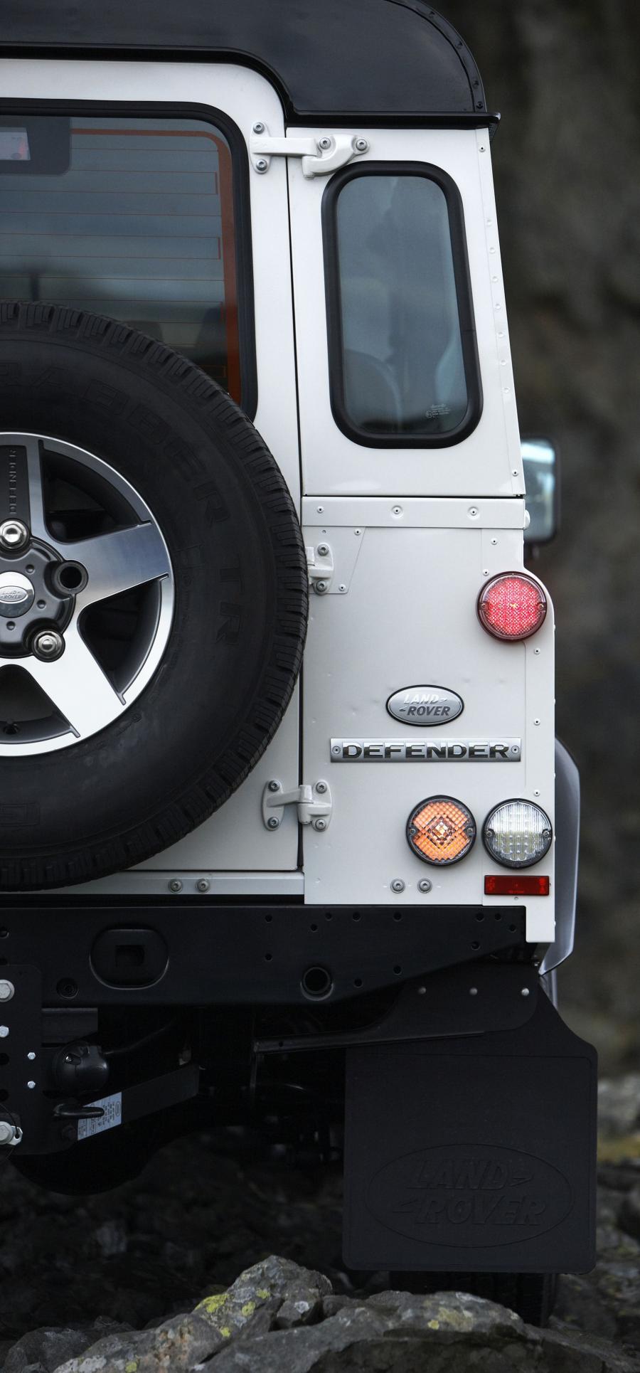  Land Rover Defender 110 Limited Edition Ice 2009 года  (фото 7 из 11)